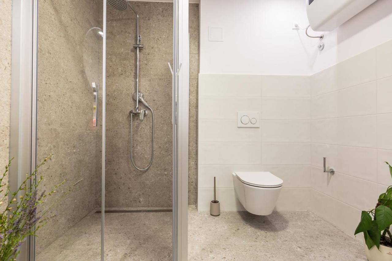 Adris Apartments โอมิช ภายนอก รูปภาพ