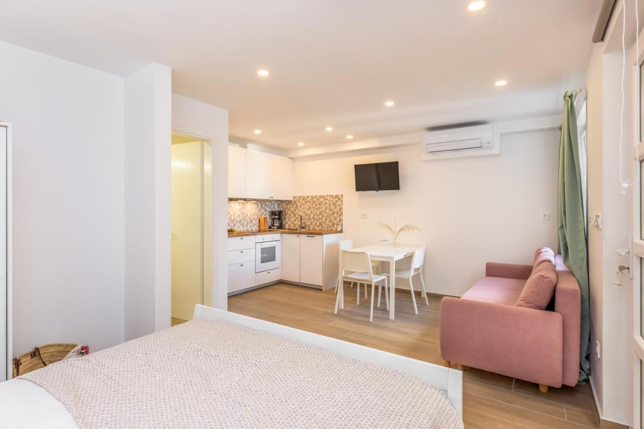 Adris Apartments โอมิช ภายนอก รูปภาพ