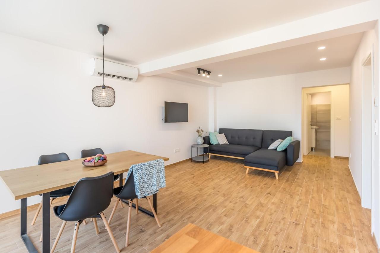 Adris Apartments โอมิช ภายนอก รูปภาพ